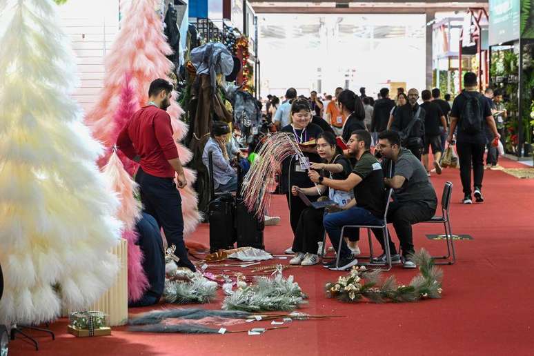 Expositores na Feira de Cant&atilde;o; evento cresceu tanto que &eacute; realizado em diversas fases ao longo do ano