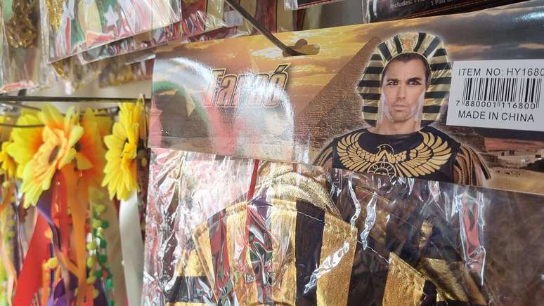 China produz itens que s&atilde;o usados para v&aacute;rias festas no mundo, como o pr&oacute;prio Carnaval e Halloween