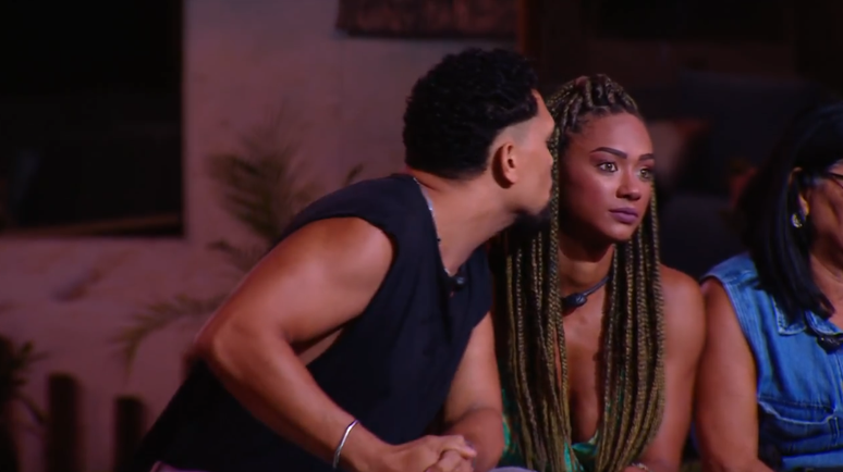 BBB25: Vinicius kisses Aline after dealing with Diogo: “Coward”