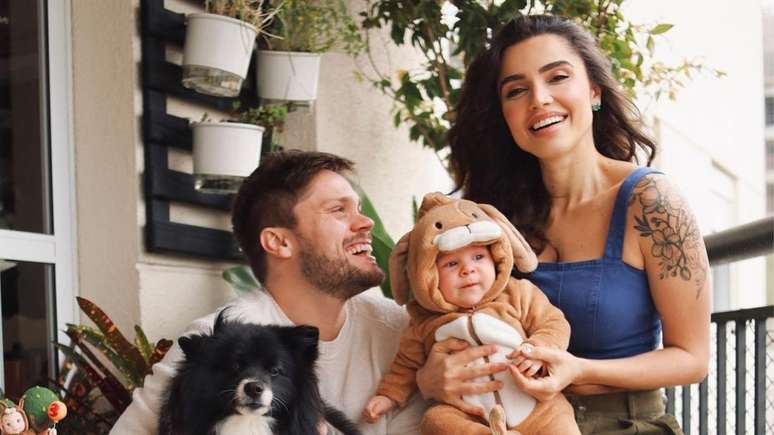 Breno e Paula s&atilde;o pais de um beb&ecirc;, o Theo 