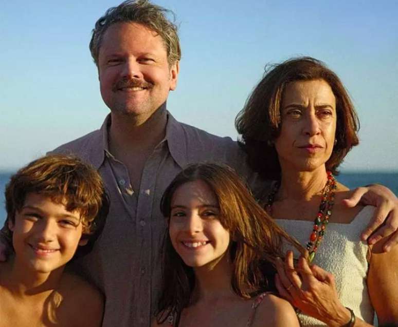 O filme &ldquo;Ainda Estou Aqui&rdquo;, de Walter Salles ("Central do Brasil"), recebeu tr&ecirc;s indica&ccedil;&otilde;es ao Oscar 2025, nas categorias Melhor Filme, Melhor Filme Internacional e Melhor Atriz (Fernanda Torres). O an&uacute;ncio dos concorrentes foi feito em 23/1 e a cerim&ocirc;nia de premia&ccedil;&atilde;o acontecer&aacute; no dia 2 de mar&ccedil;o, em Los Angeles.