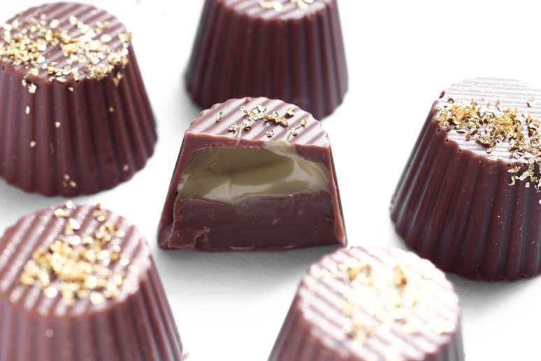 Bombom de chocolate com recheio de pistache 