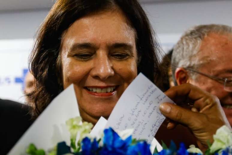 A ex-ministra da Sa&uacute;de N&iacute;sia Trindade se despediu de funcion&aacute;rios do Minist&eacute;rio da Sa&uacute;de nesta quarta-feira, 26