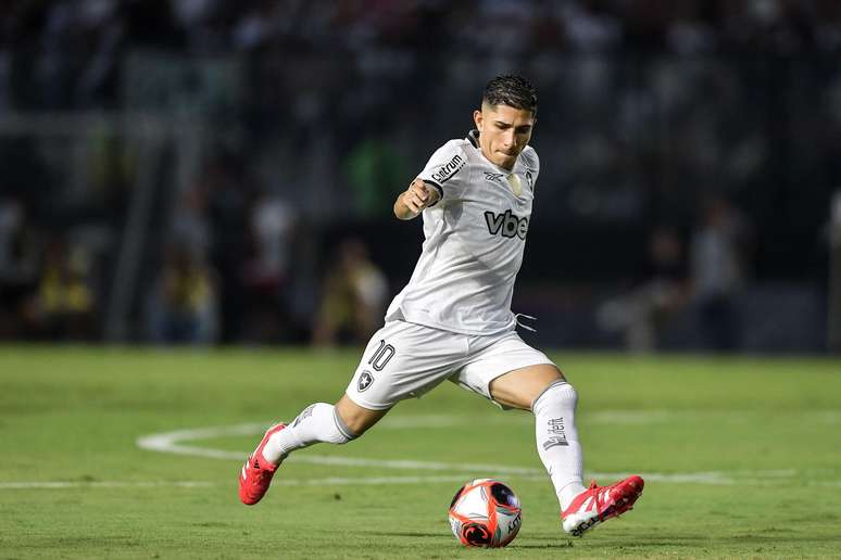 Savarino é um dos prováveis jogadores em campo na disputa entre Botafogo e Racing pela Recopa