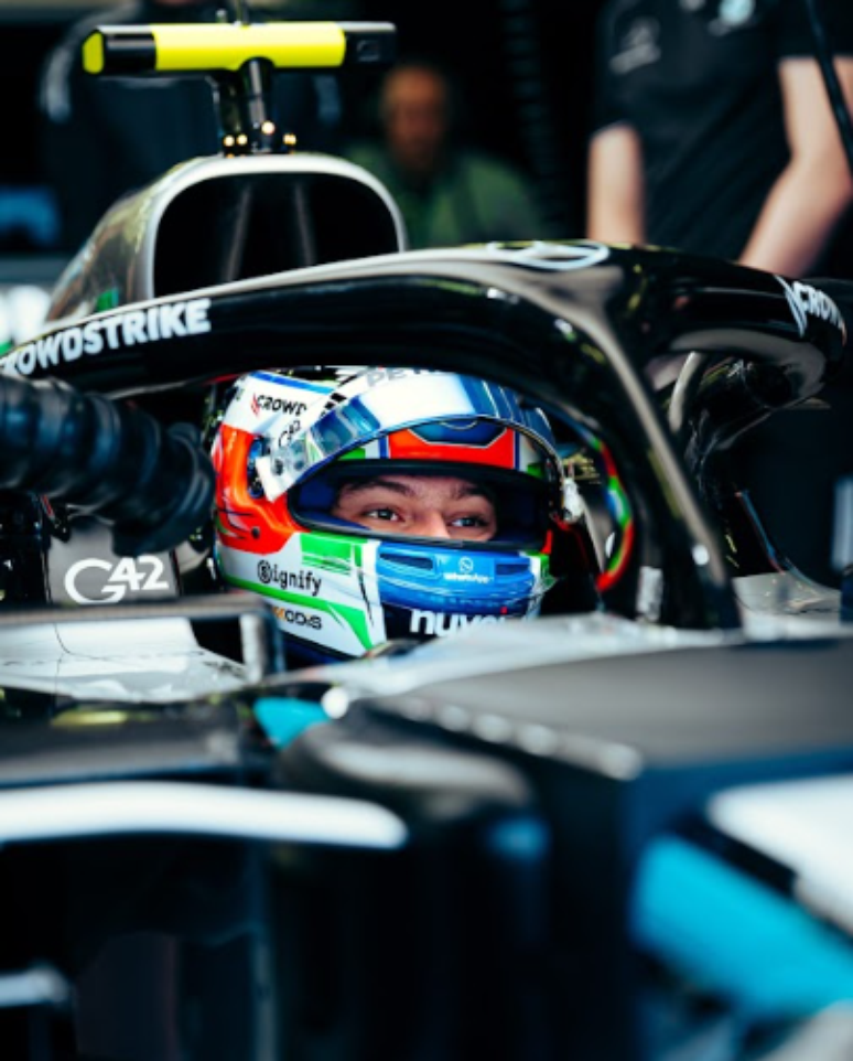 Kimi Antonelli em sua estreia oficial como piloto Mercedes 