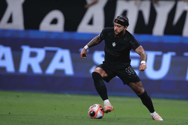 Memphis Depay (Corinthians) durante jogo contra o Santos, no dia 12.02.2025 