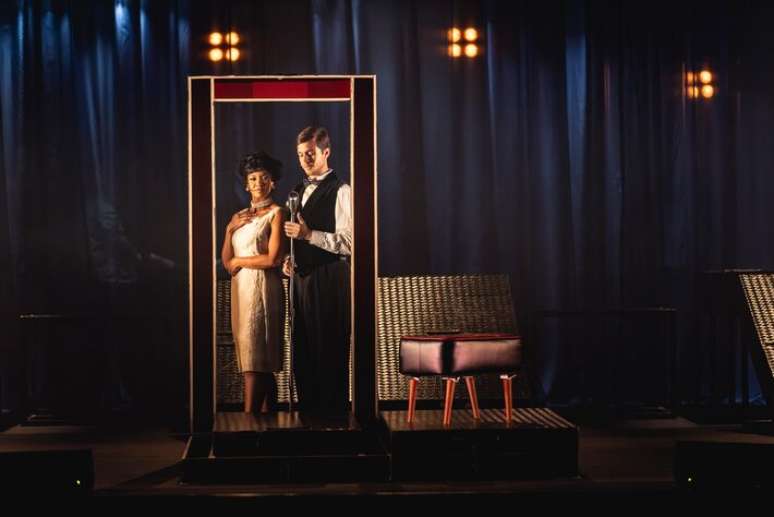 'Nossa Hist&oacute;ria com Chico Buarque' est&aacute; em cartaz em S&atilde;o Paulo.