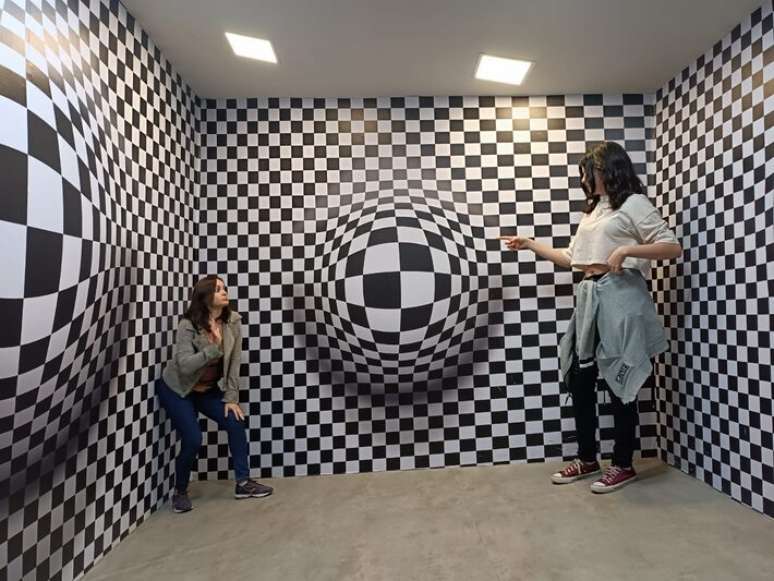 O Museu das Ilus&otilde;es est&aacute; no Shopping Eldorado.