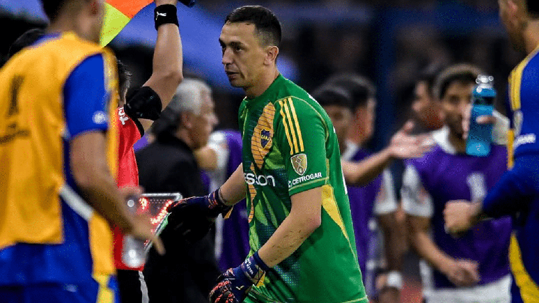 Marchesín no momento que deixou o campo.