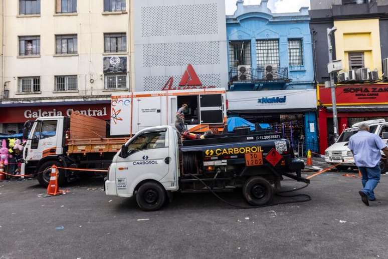 Lojas da Rua 25 de Mar&ccedil;o ainda dependem de geradores para ter 100% da energia em seu com&eacute;rcio.