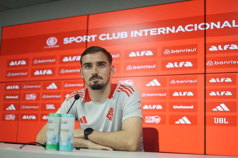 Anthoni em entrevista coletiva. 