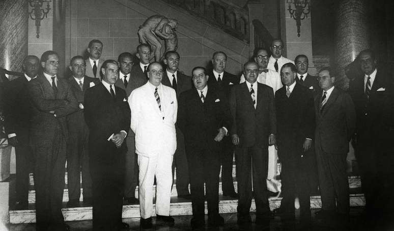 Posse de Walther Moreira Salles como diretor executivo da Superintend&ecirc;ncia da Moeda e do Cr&eacute;dito (Sumoc) em 1951, nomeado pelo presidente Get&uacute;lio Vargas