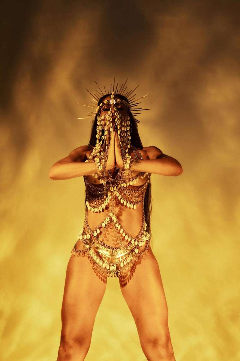 Fernanda Lacerda fez ensaio pr&eacute;-Carnaval 