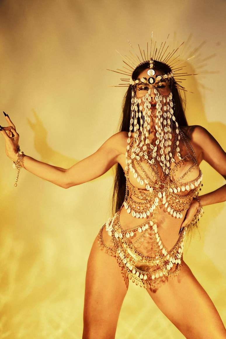 Fernanda Lacerda fez ensaio pr&eacute;-Carnaval 