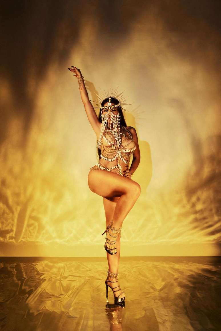 Fernanda Lacerda fez ensaio pr&eacute;-Carnaval 