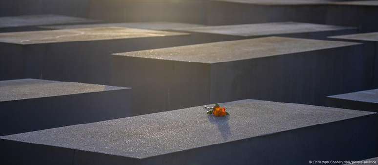 Seis milhões de judeus foram mortos durante o Holocausto