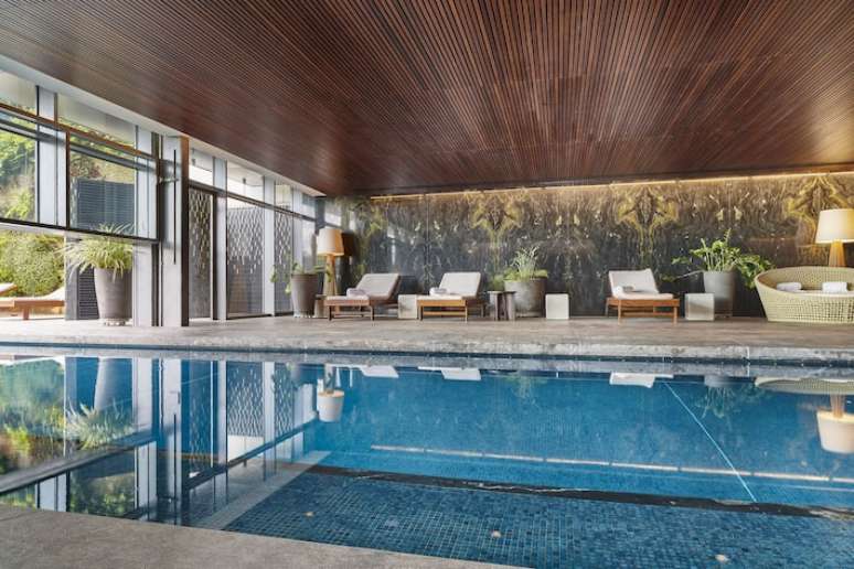 Piscina interna do hotel JW Marriott