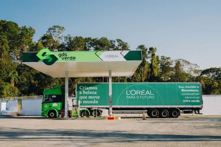 Os caminhões L'Oréal Paris serão alimentados com biometano graças à associação com gás verde