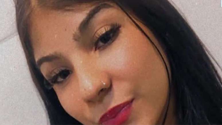 Jovem de 17 anos some após ligação para amiga e mãe faz apelo: 'Minha filha'