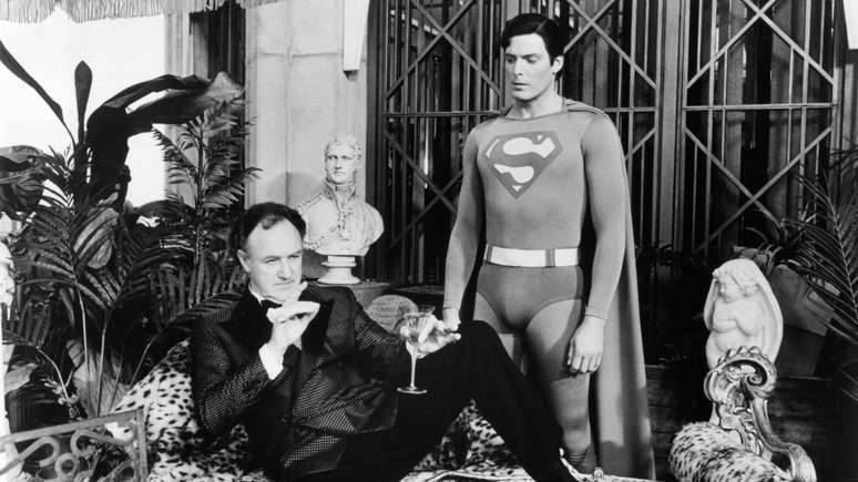 Gene Hackman como vilão Lex Luthor, junto com Christopher Reeve (1952-2004), em 'Superman 4: em busca da paz'