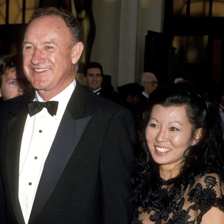 Gene Hackman e Betsy Arakawa (1961-2025) na cerimônia do Oscar de 1989.