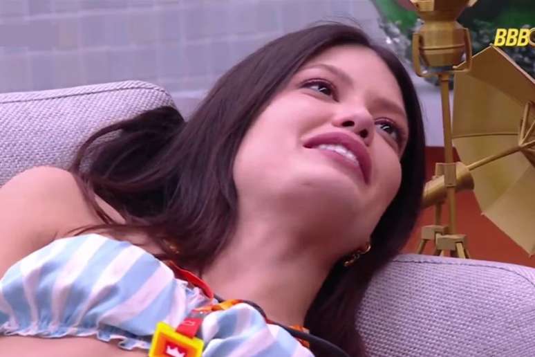 Vitória Strada brincou ao descobrir que era possível enxergar quarto escuro pela Central do Líder: 'Tô passando mal'