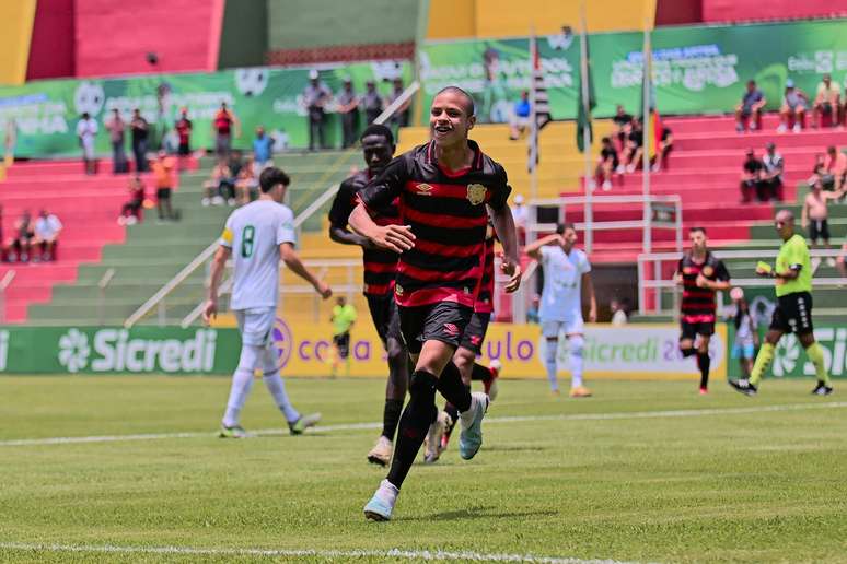 Bragantino negociaciones con Joanderson, un jugador de grado de 20 años.