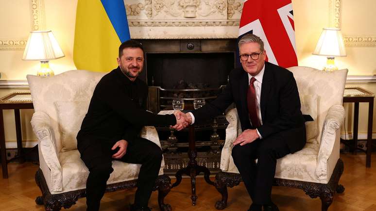 Zelensky (&agrave; esquerda) e Starmer (&agrave; direita) se reuniram neste s&aacute;bado (1/3)