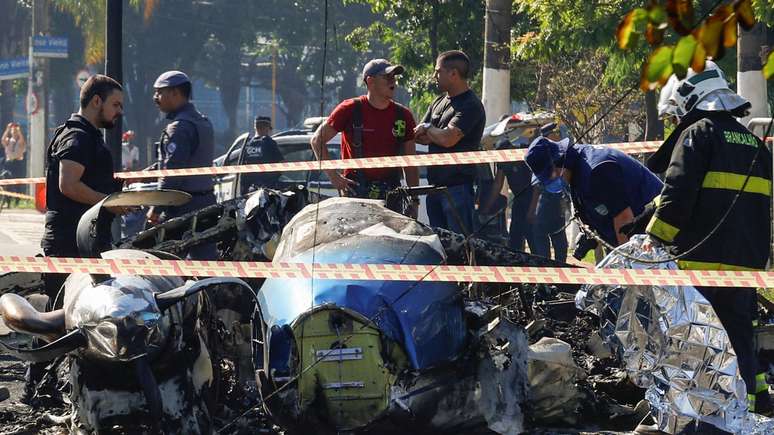 Na manhã de 7 de fevereiro, uma aeronave de pequeno porte caiu no bairro da Barra Funda, na capital paulista; duas pessoas a bordo do avião morreram