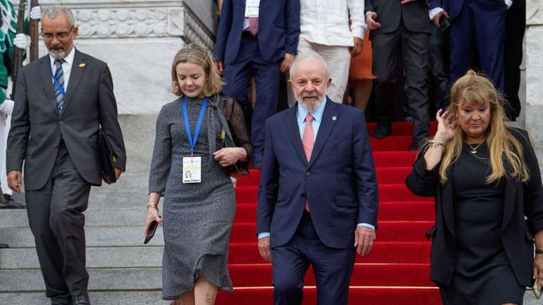 Lula (ao centro) voltou a defender o di&aacute;logo entre os presidentes da R&uacute;ssia e da Ucr&acirc;nia
