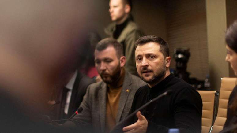 Zelensky diz estar pronto para assinar acordo sobre minerais com os Estados Unidos