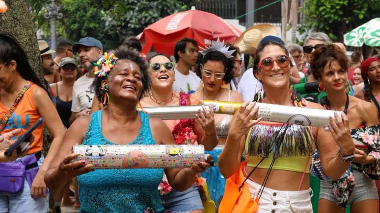 Carnival Mental Health: how to deal with the “obligation” to be happy in this period?