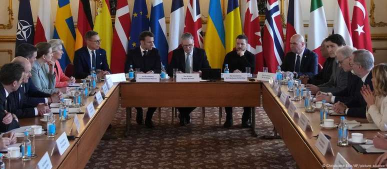 Europeans offer themselves as peacemakers in Ukraine