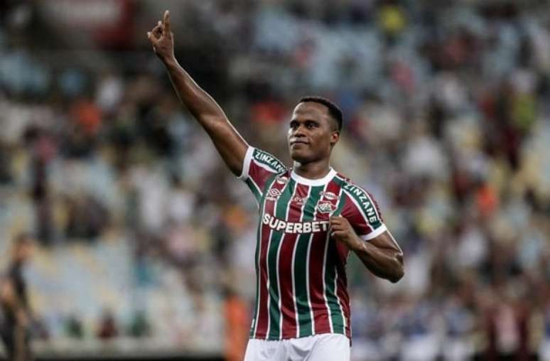 LUCAS MERÇON / FLUMINENSE F.C. - Legenda: John Árias comemora gol do Fluminense contra o Voltaço