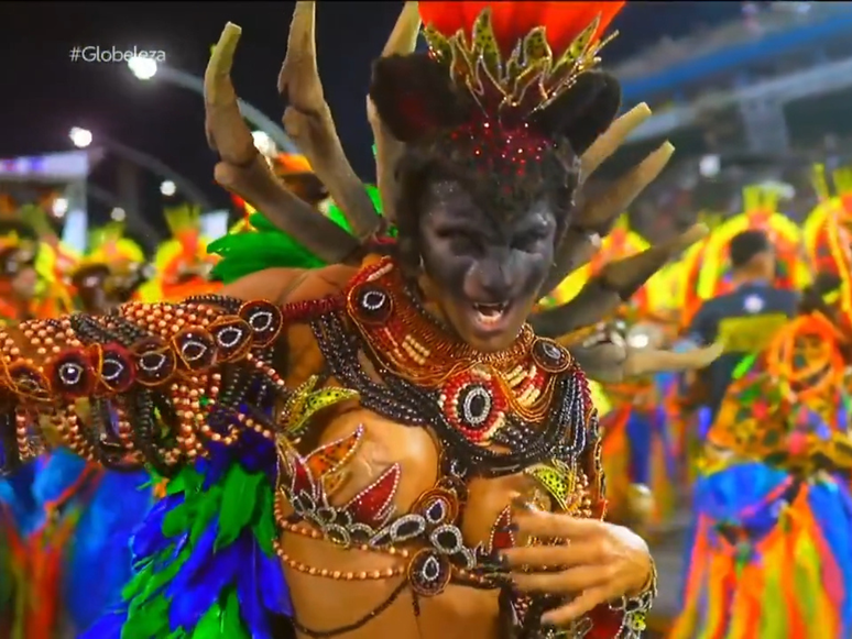 Carla Prata como onça no desfile da Acadêmicos do Tucuruvi.