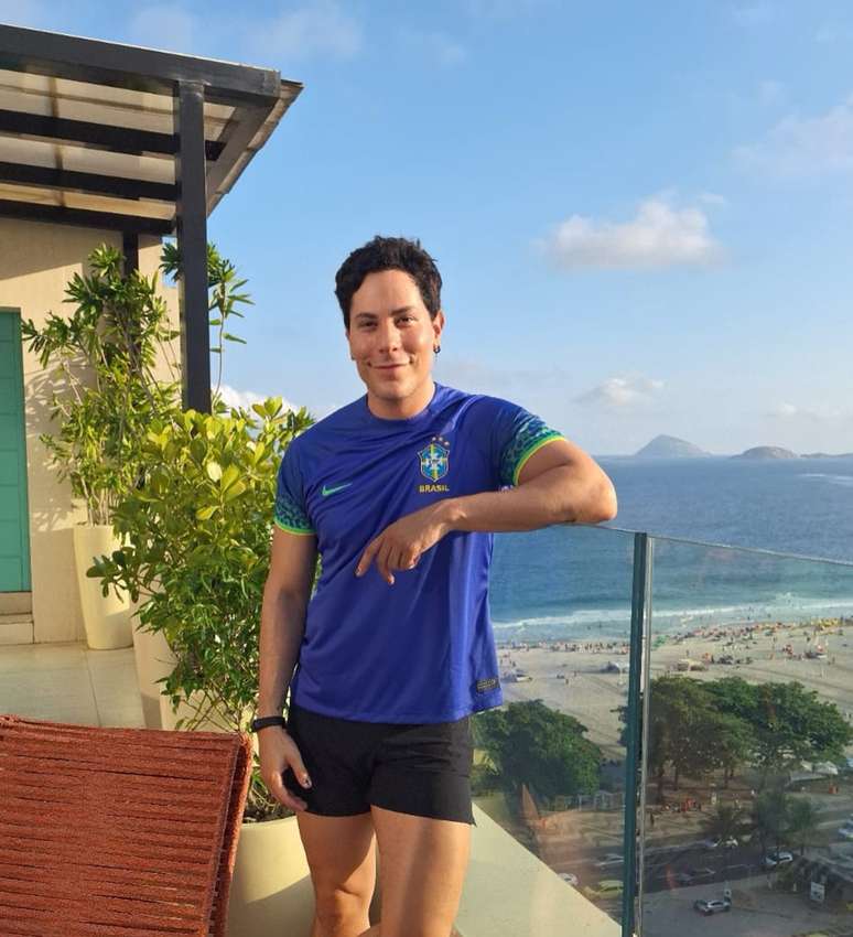 Al&eacute;m de desfilar na Sapuca&iacute;, cantor promover&aacute; encontro com f&atilde;s no Rio e em SP