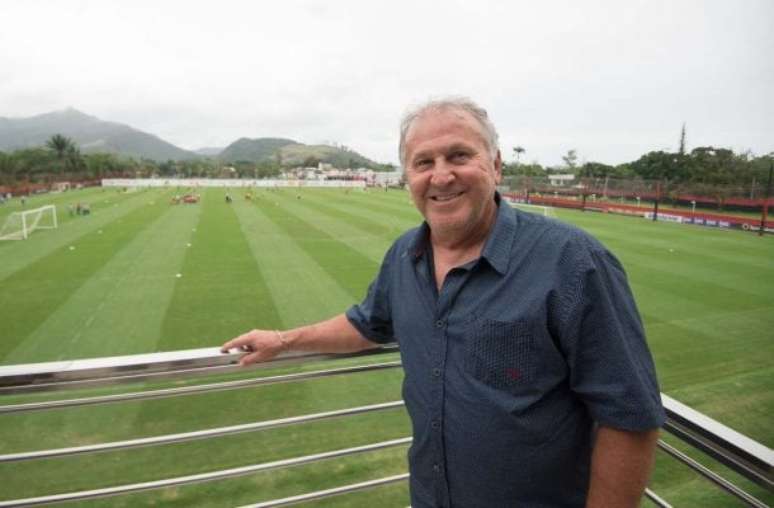 Zico em comemora&ccedil;&atilde;o de gol pelo Flamengo &ndash;