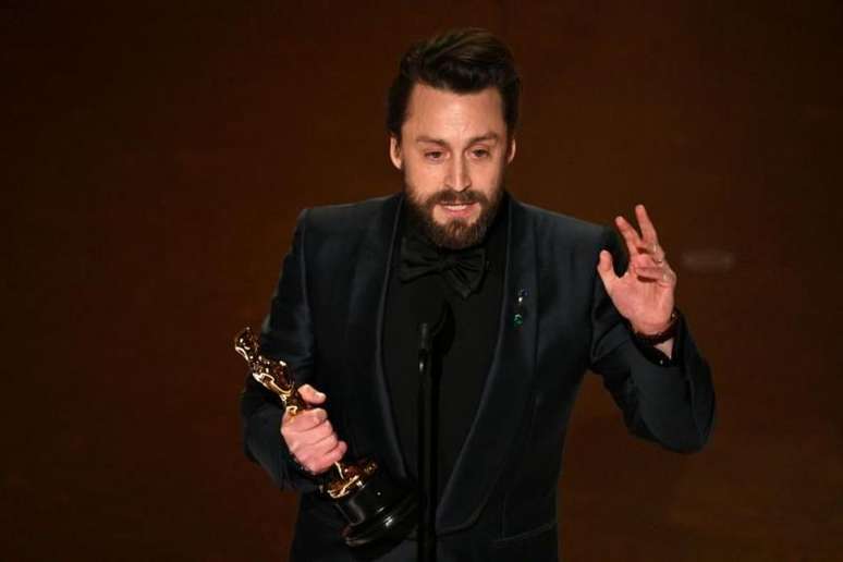 Kieran Culkin venceu pr&ecirc;mio de Melhor Ator Coadjuvante, por sua atua&ccedil;&atilde;o em A Verdadeira Dor