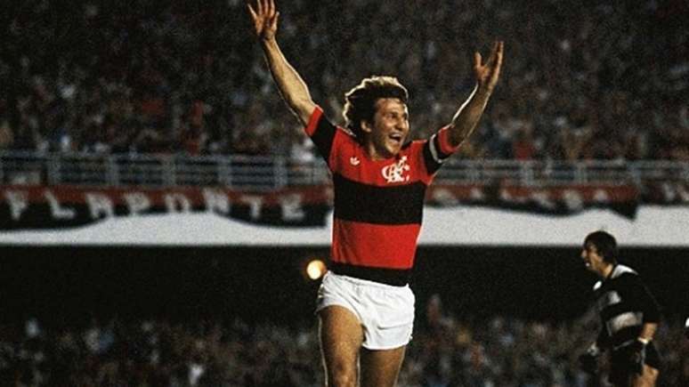 Zico em comemora&ccedil;&atilde;o de gol pelo Flamengo &ndash;