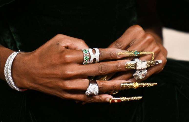 Unhas ornamentadas de Cynthia Erivo