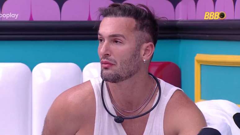 Seu Fifi conta fofoca para Diego Hypolito