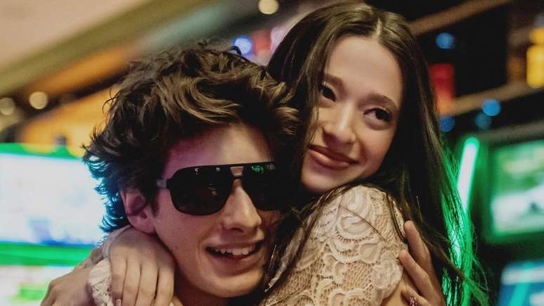 Mikey Madison e Mark Eydelshteyn em Anora