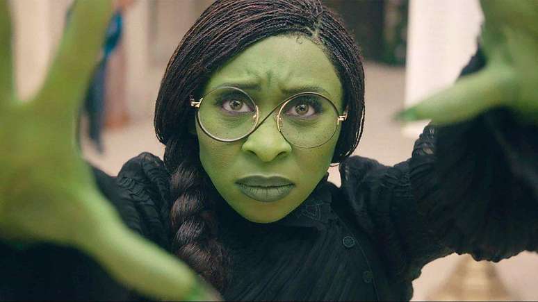 Cynthia Erivo interpreta Elphaba, a Bruxa M&aacute; do Oeste