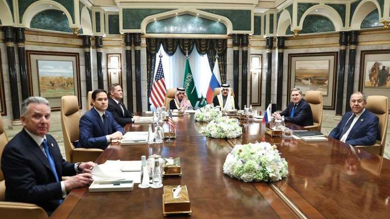 Para o historiador, a reuni&atilde;o entre os EUA e a R&uacute;ssia sobre a Ucr&acirc;nia &eacute; o prel&uacute;dio de um acordo que vai sacrificar tanto o pa&iacute;s invadido como os aliados europeus