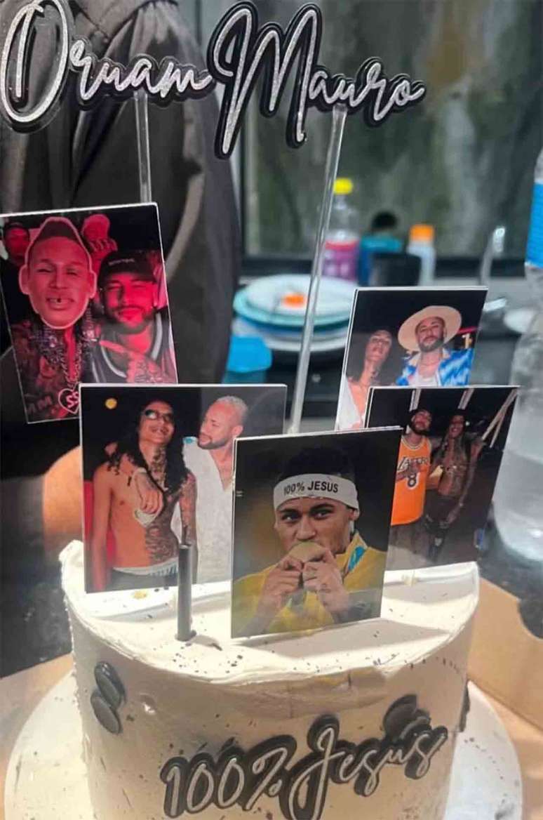 Bolo de 24 anos de Oruam em homenagem ao &iacute;dolo &ndash;