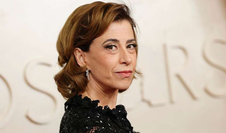 Do cabelo sofisticado &agrave;s unhas naturais: como copiar a beleza de Fernanda Torres no Oscar 2025? Experts listam truques.