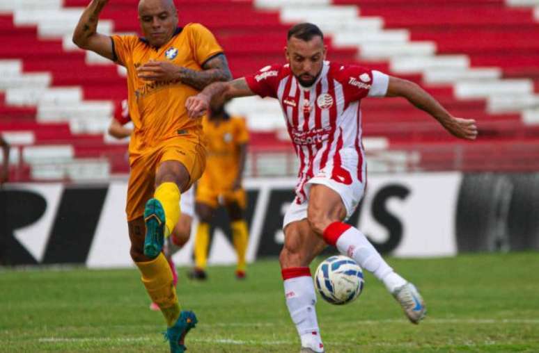 The retro eliminates the nautical to the penalties and is semi -finalist of the pernambuco