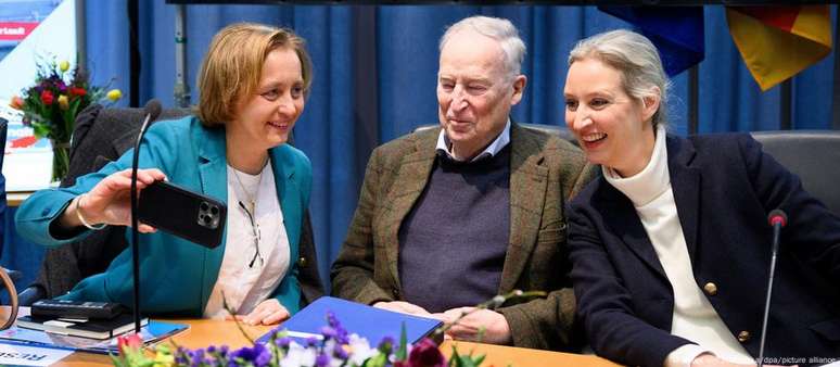Gauland, Weidel (dir.) e a parlamentar Beatrix von Storch