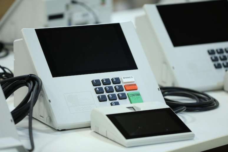 Urna eletr&ocirc;nica modelo UR 2022.