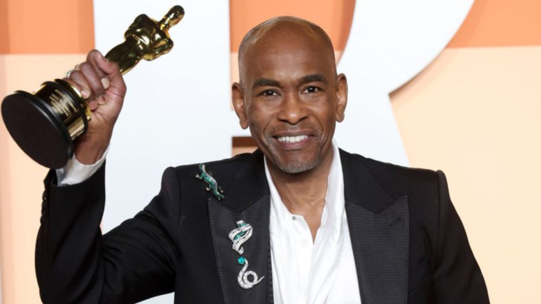 Paul Tazewell &eacute; o primeiro homem negro a ganhar o Oscar de Melhor Figurino